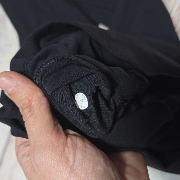 Lululemon Crop Leggings 19" size 4 - Picture 7 of 7